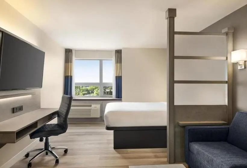 اتاق کلاس بیزنس, Microtel Inn & Suites Dorval Qc