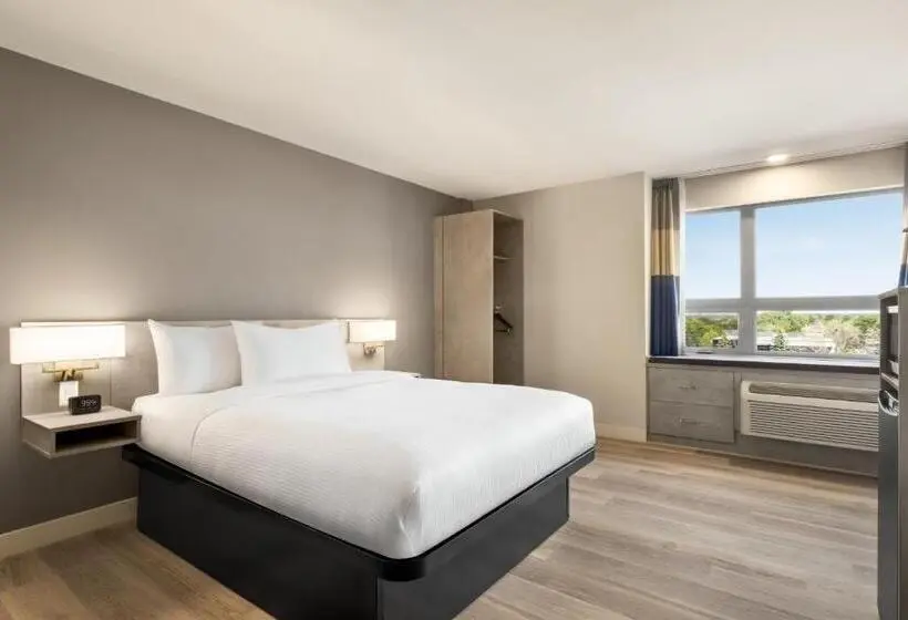 اتاق استاندارد برای معلولان, Microtel Inn & Suites Dorval Qc