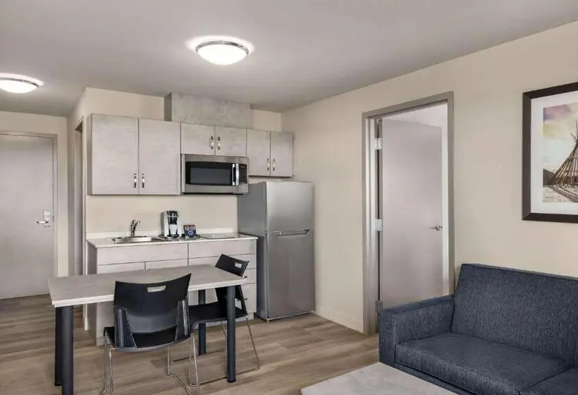 استودیوی لوکس, Microtel Inn & Suites Dorval Qc