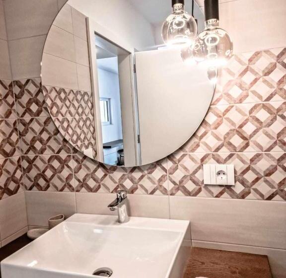 غرفة قياسية مزوَّدة بتراس, Pitla Cuna Eco Relais