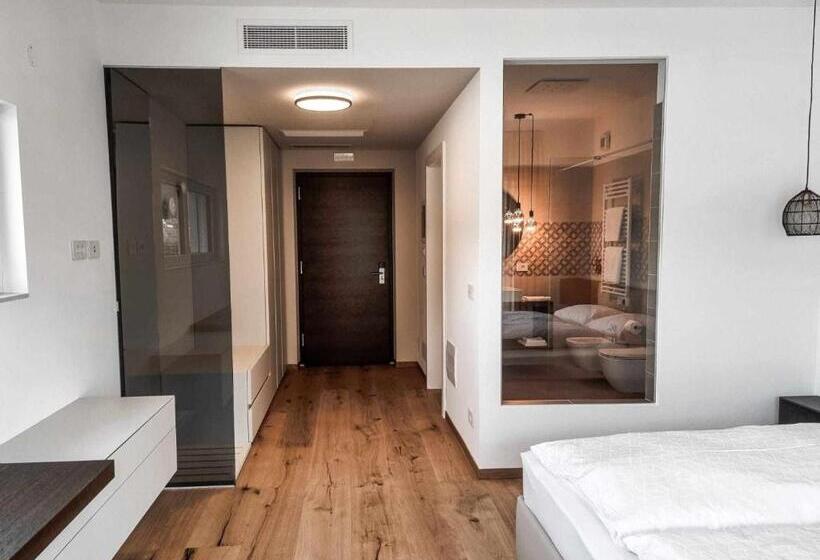 غرفة قياسية مزوَّدة بتراس, Pitla Cuna Eco Relais