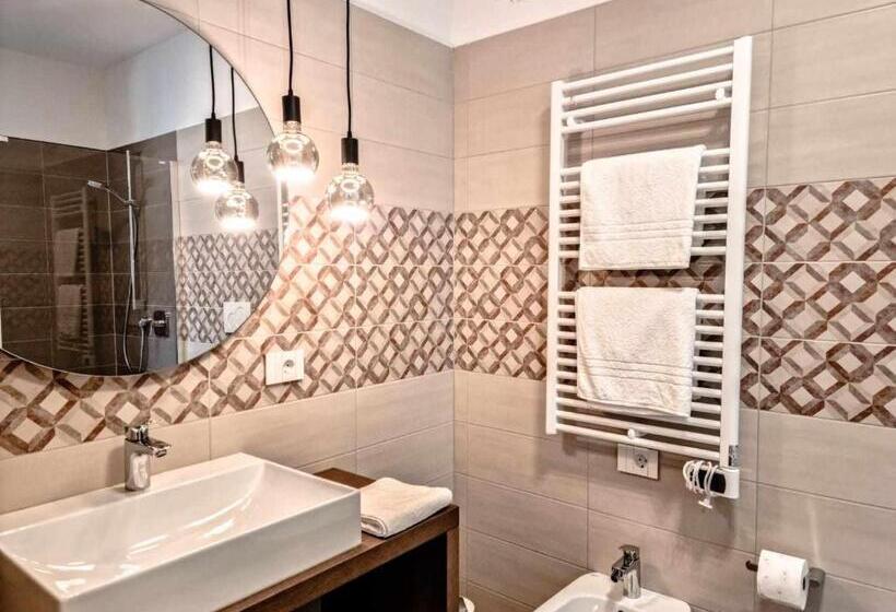 غرفة قياسية مزوَّدة بتراس, Pitla Cuna Eco Relais