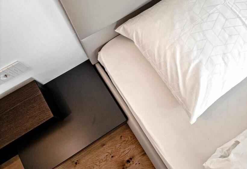 غرفة قياسية مزوَّدة بتراس, Pitla Cuna Eco Relais