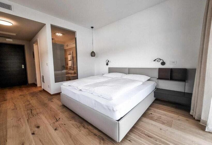 غرفة قياسية مزوَّدة بتراس, Pitla Cuna Eco Relais