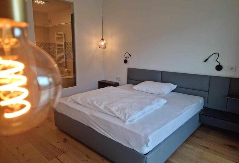 غرفة قياسية, Pitla Cuna Eco Relais