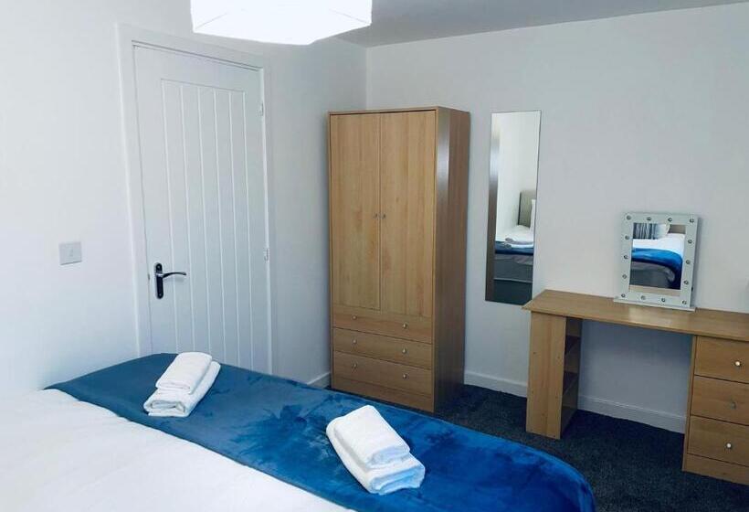 شقة غرفتين, Cosy Family Home   Coventry City Centre   Entire House