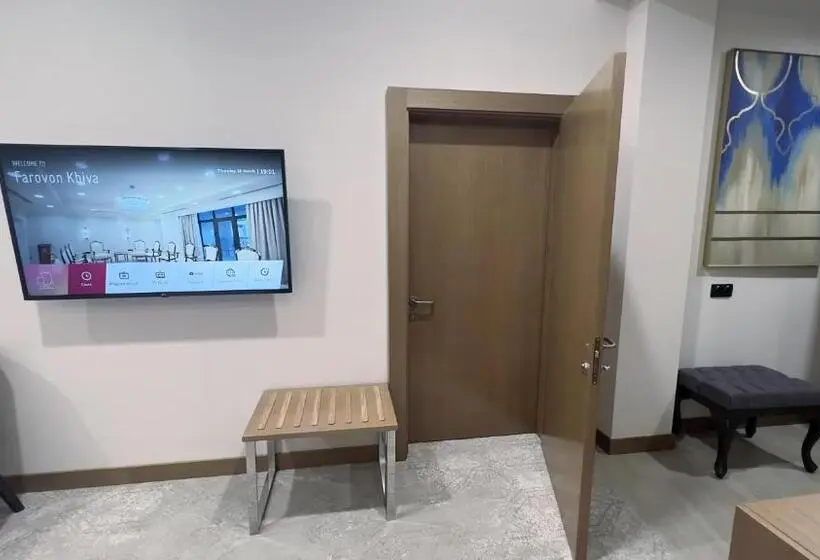 Quarto Standard para Deficientes, Farovon Khiva