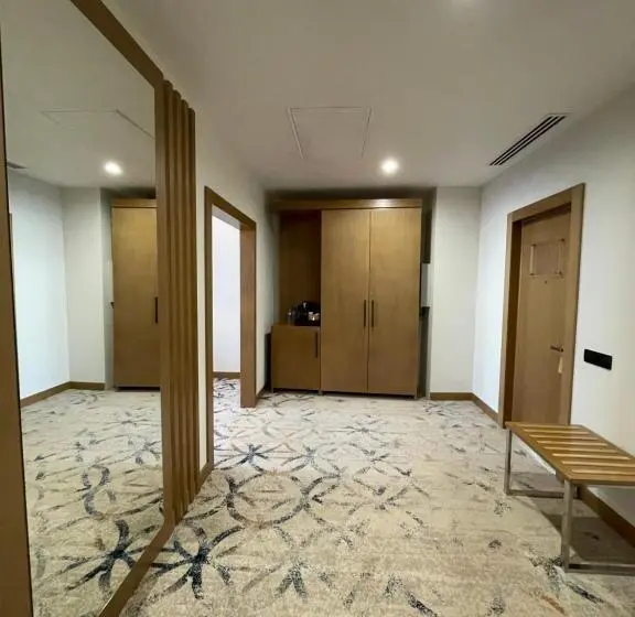 Suite, Farovon Khiva