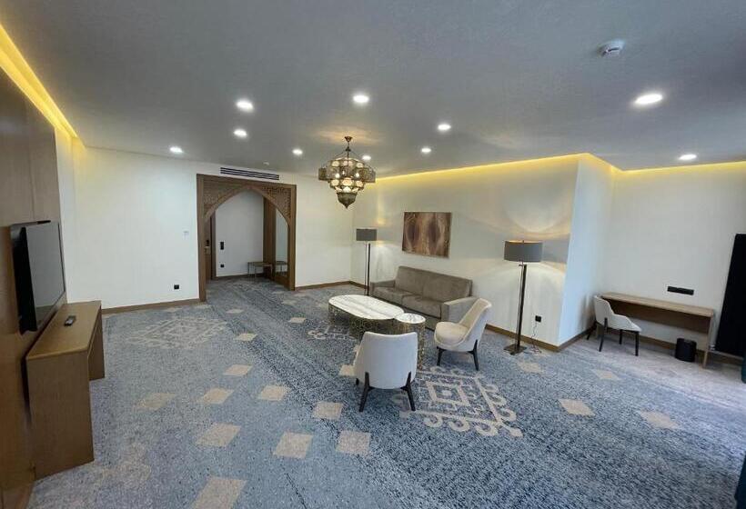 جناح سوبيريور, Farovon Khiva