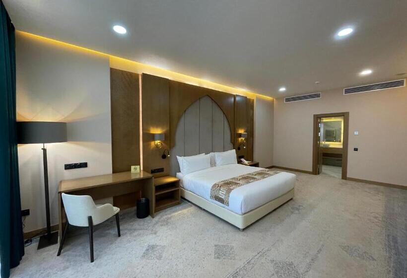 جناح سوبيريور, Farovon Khiva