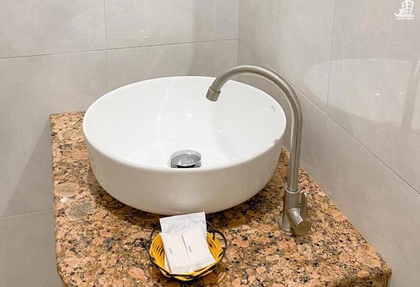 Номер Deluxe, Jacky Chan