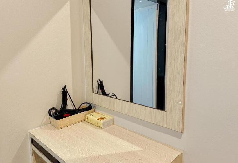 Семейный Номер, Jacky Chan