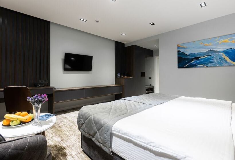 Standard Szoba, Roadside By Khorrot