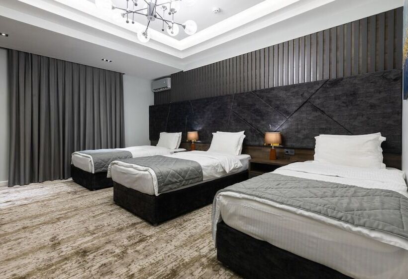 Háromágyas Standard Szoba, Roadside By Khorrot