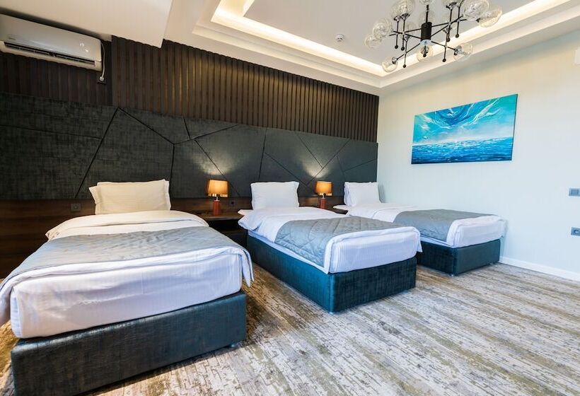 Háromágyas Standard Szoba, Roadside By Khorrot