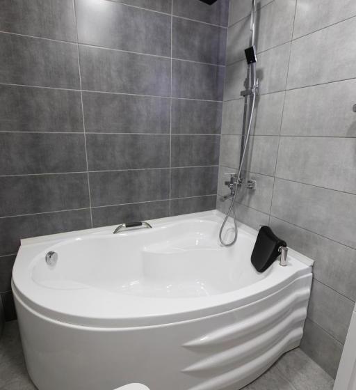 Standard Szoba, Roadside By Khorrot