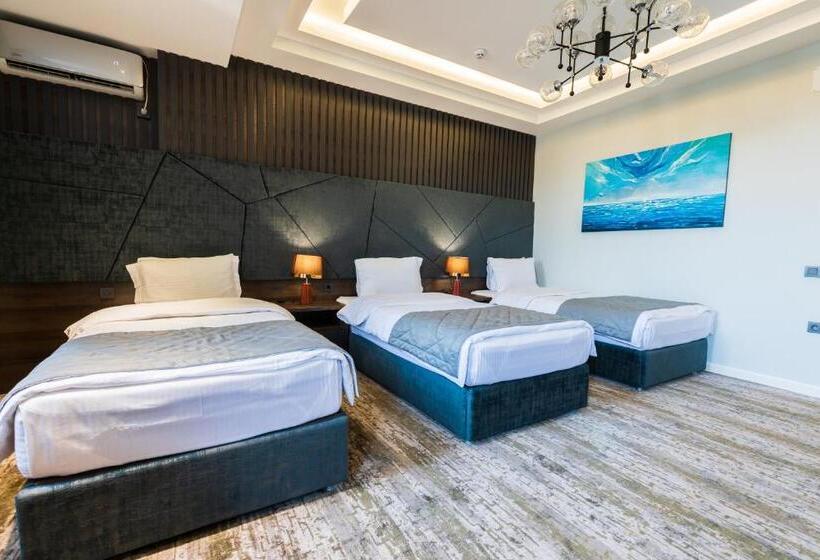 Háromágyas Standard Szoba, Roadside By Khorrot