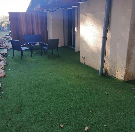 Люкс Вид на Сад, Lapausedegout Piscine Chambres Climatisées Terrasse Ou Patio