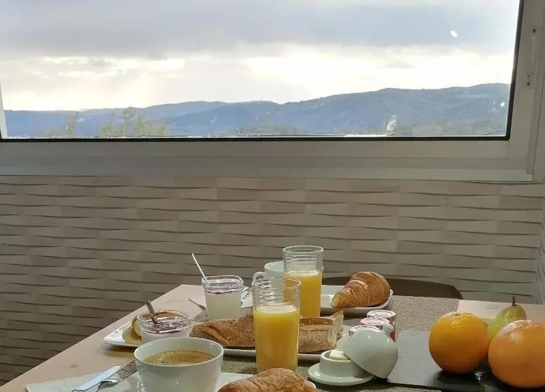 スタンダードインサイドビュールーム, Lapausedegout Piscine Chambres Climatisées Terrasse Ou Patio