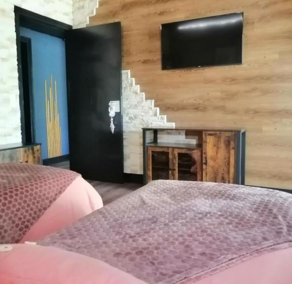 Люкс Вид на Сад, Lapausedegout Piscine Chambres Climatisées Terrasse Ou Patio
