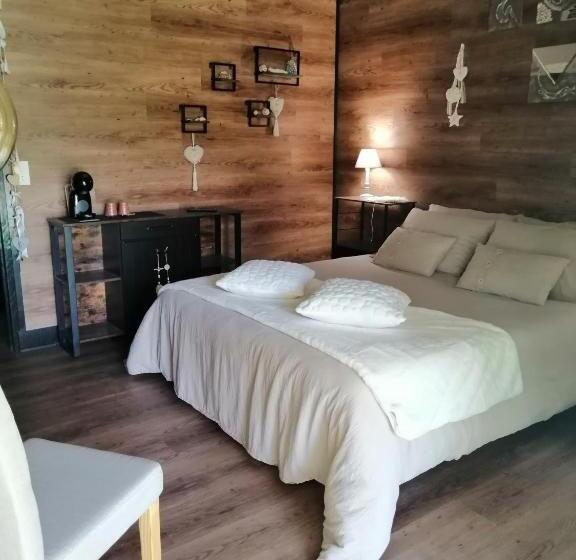 Люкс Вид на Сад, Lapausedegout Piscine Chambres Climatisées Terrasse Ou Patio