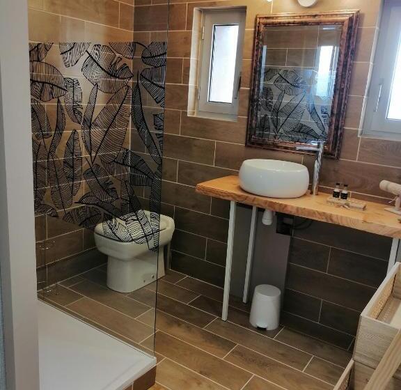 Номер Стандарт Внутренний, Lapausedegout Piscine Chambres Climatisées Terrasse Ou Patio