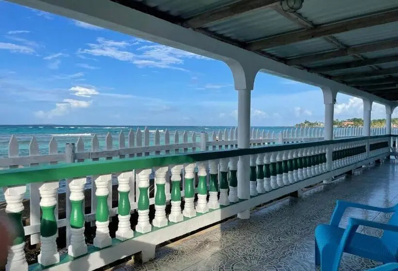 デラックスルーム, The Wave Hostel Corn Island