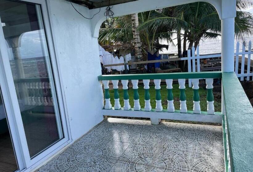 디럭스 룸, The Wave Hostel Corn Island