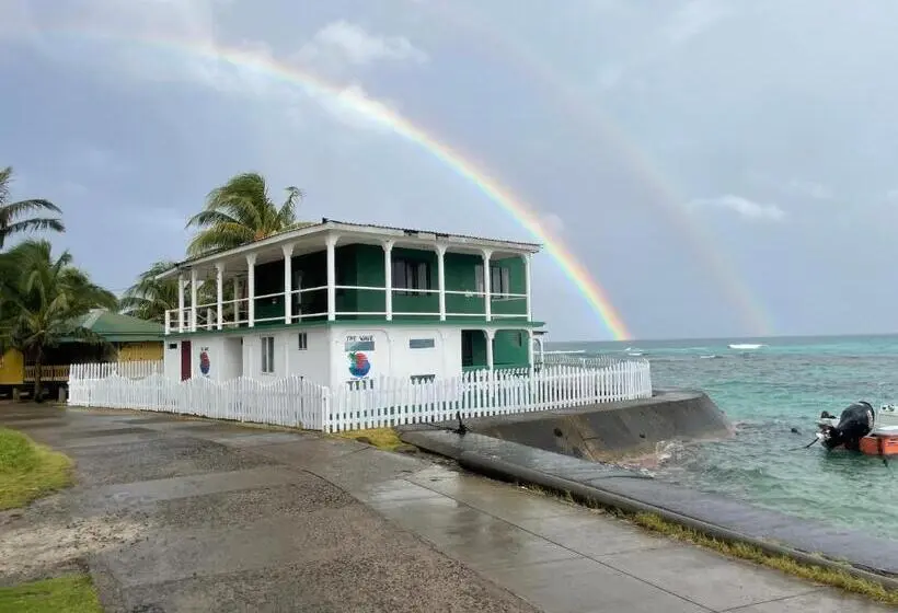 景色の見えるスタンダード４人部屋, The Wave Hostel Corn Island