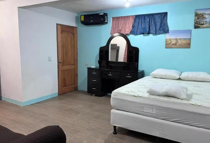 デラックスの４人部屋, The Wave Hostel Corn Island
