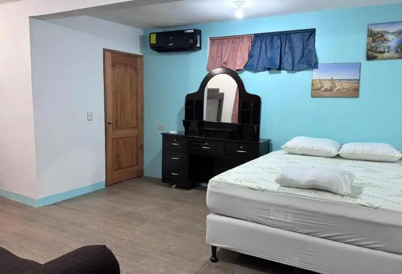 デラックスの４人部屋, The Wave Hostel Corn Island