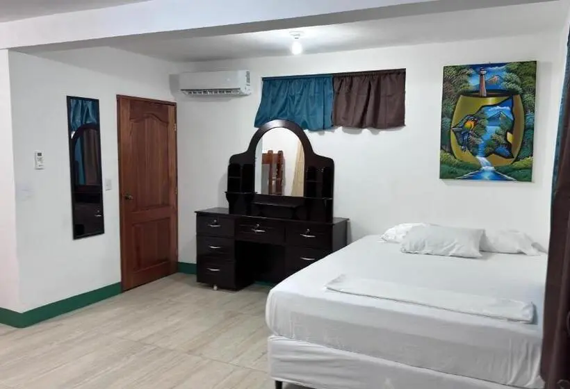 デラックスの４人部屋, The Wave Hostel Corn Island
