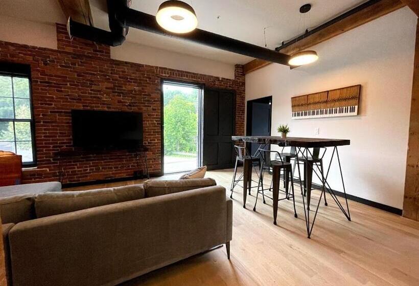 דירת חדר דלוקס, Gamble Mill