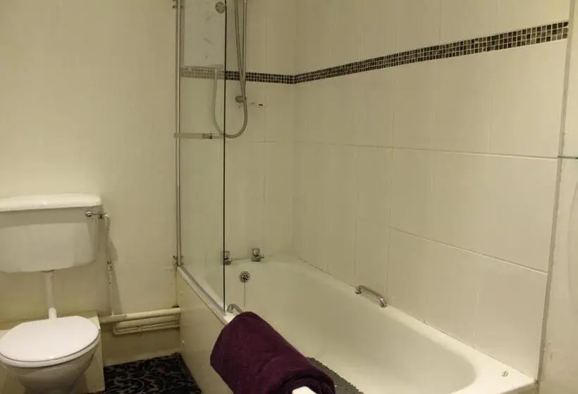 Standard Triple Room, The Crabtree Inn