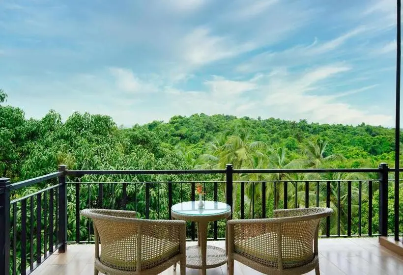 キングサイズベッドのスタンダードルーム, Amoravida By 7 Apple Resorts, Goa