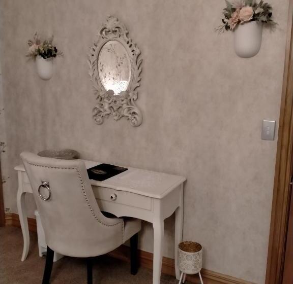 Deluxe Suite King Bed, Amberly House Rotorua