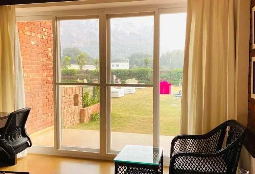 バルコニー付きスタンダードルーム, Kripanidhi Retreat Rajgir