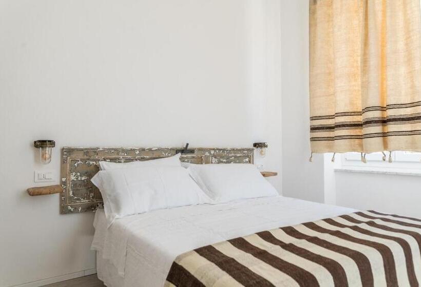 غرفة قياسية مطلّة علي البحر مزوَّدة بشُرفة, Agriturismo Belvedere 9