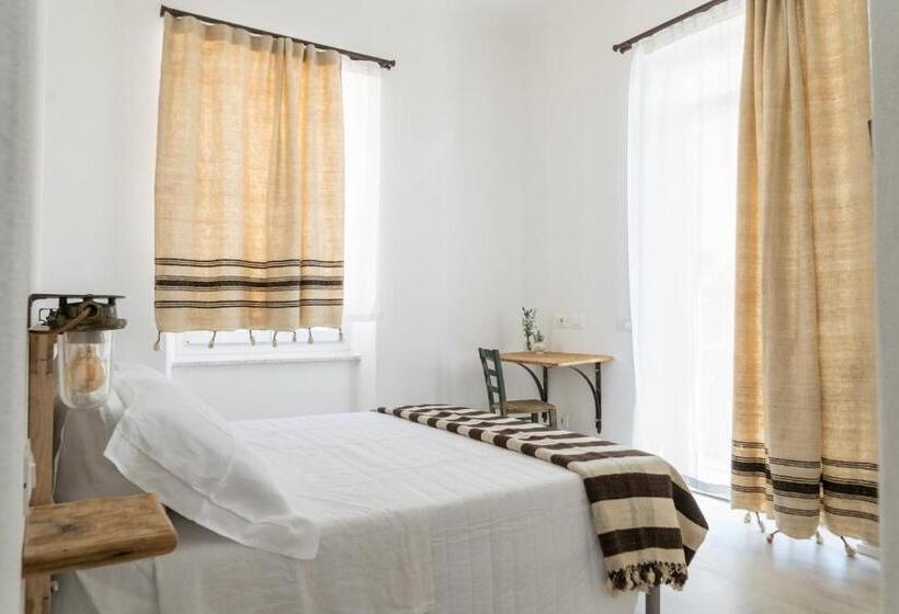 اتاق استاندارد با بالکن و چشمانداز دریا, Agriturismo Belvedere 9