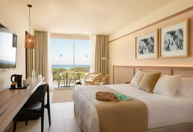 プレミアムトリプルルーム, Atzavara Hotel & Spa