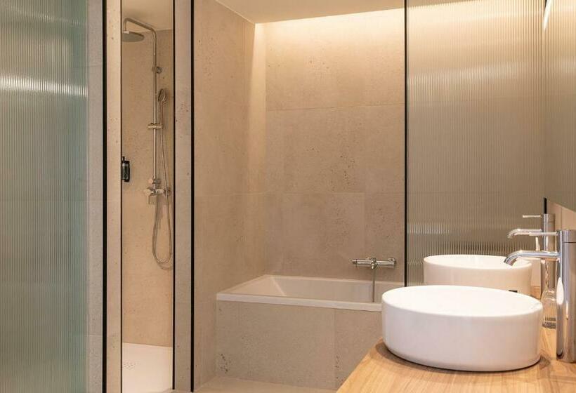 Полулюкс, Atzavara Hotel & Spa