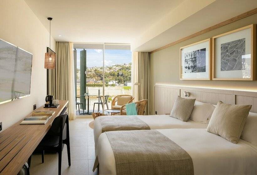 Номер Стандарт Трехместный, Atzavara Hotel & Spa