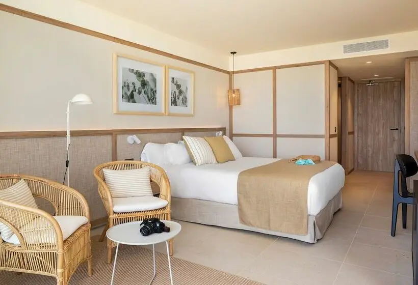 プレミアムトリプルルーム, Atzavara Hotel & Spa