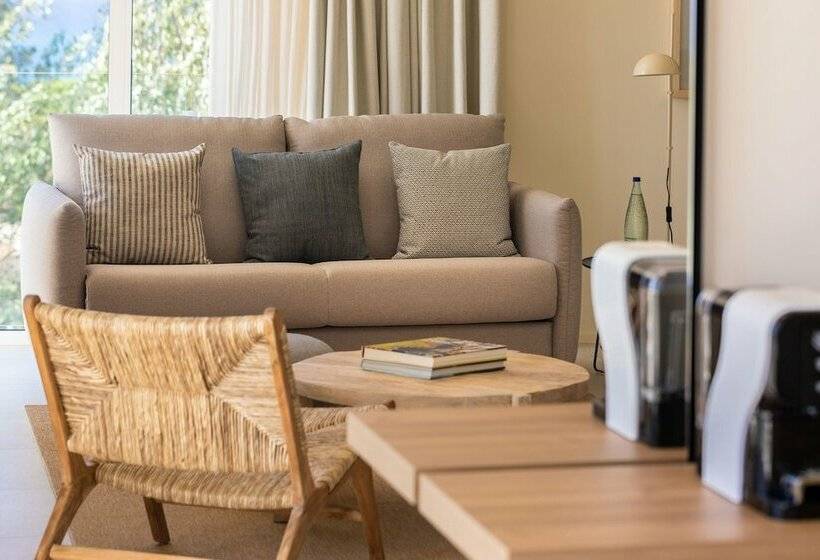 Полулюкс, Atzavara Hotel & Spa