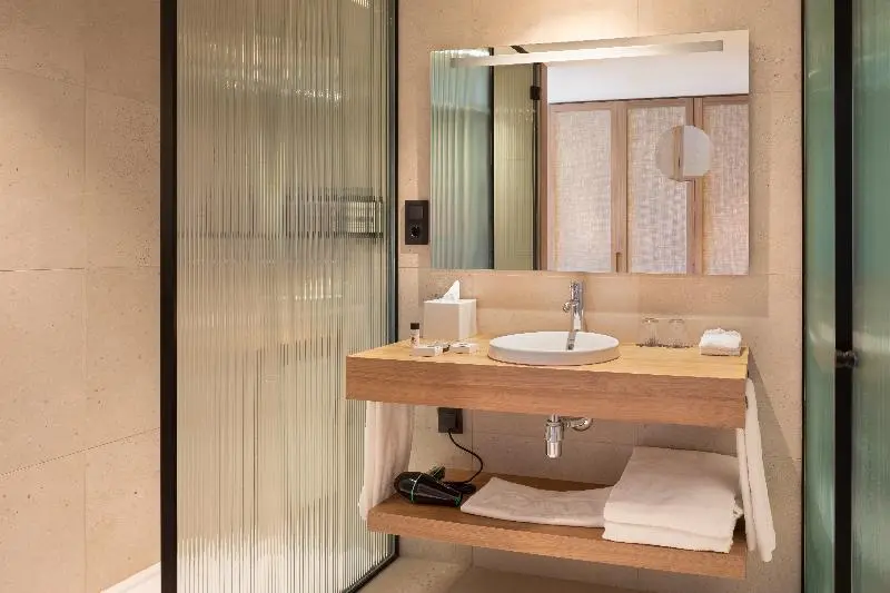 プレミアムトリプルルーム, Atzavara Hotel & Spa