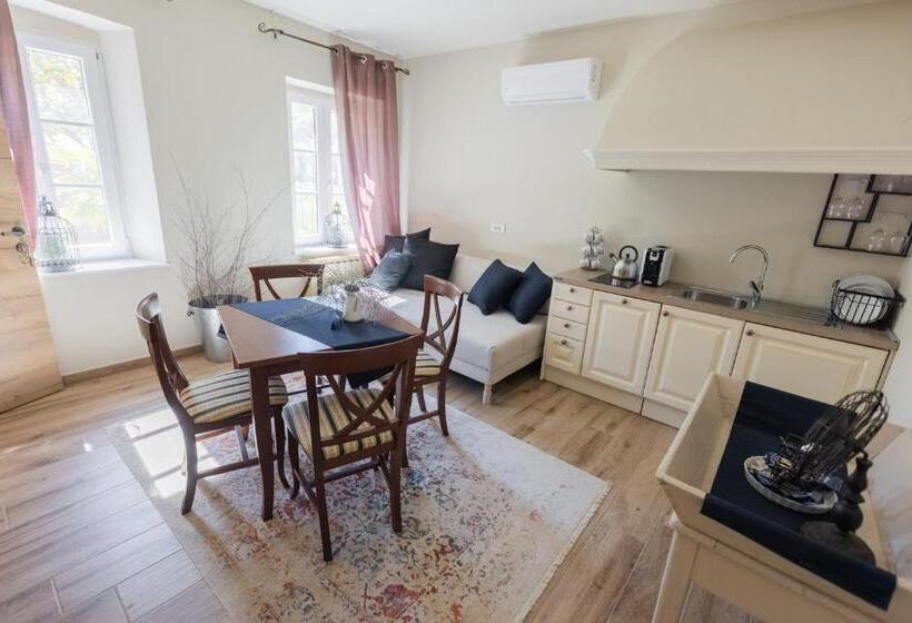 سوییت جونیور, Villa Xaxat