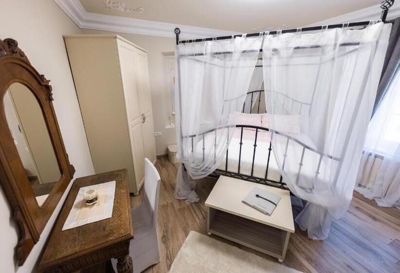 سوییت جونیور, Villa Xaxat