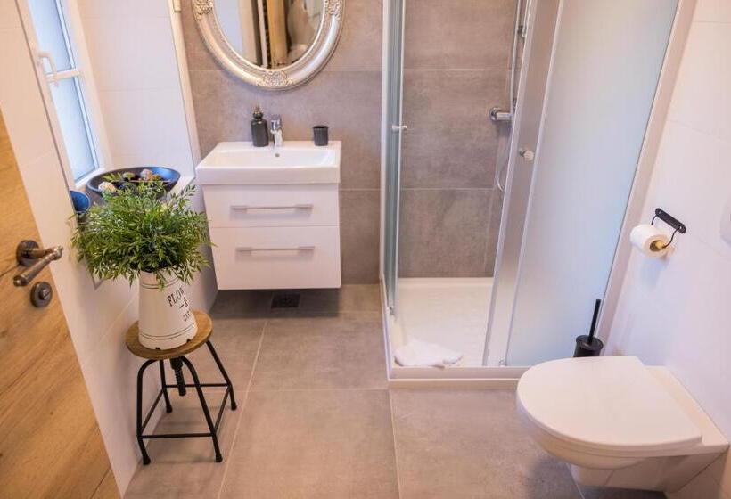 سوییت جونیور, Villa Xaxat