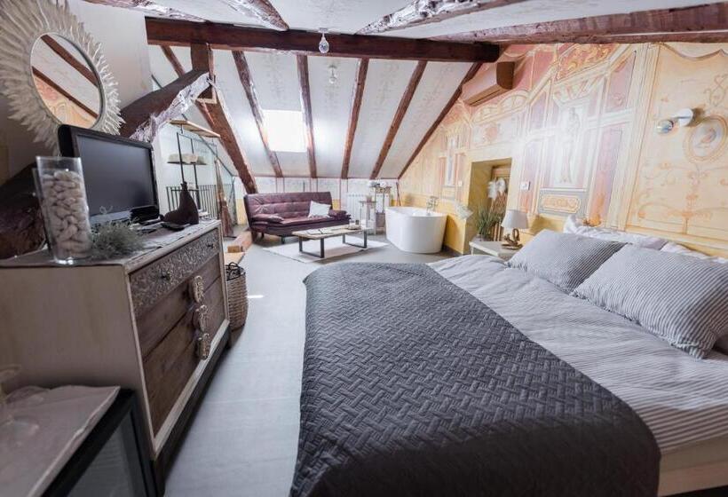 اتاق لوکس, Villa Xaxat