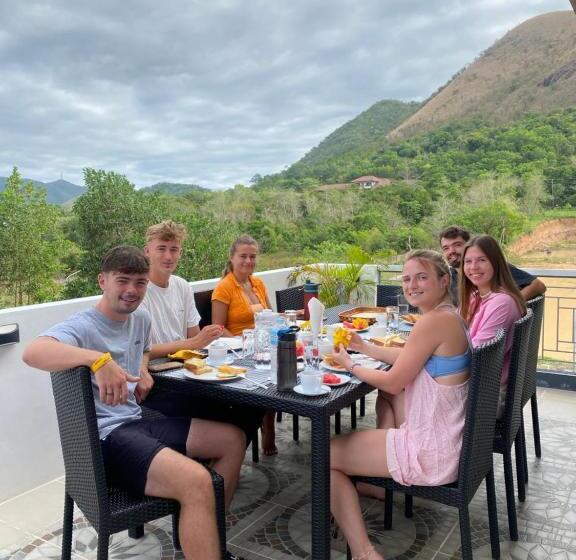 اتاق استاندارد سه نفره, Bella Villa Coron